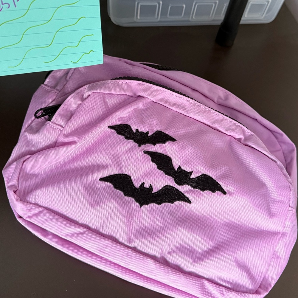 NWOT Baggu Fanny pack — peony with bats